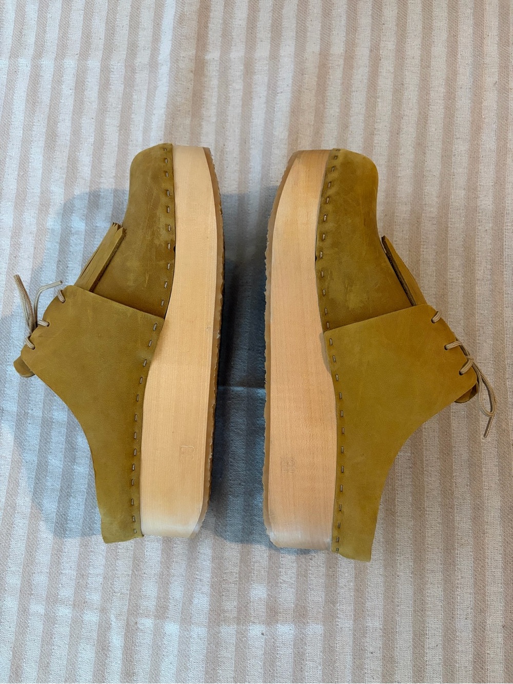 Bryr Clogs - Fringe Lace-Up Nubuck Leather Clogs in Fennel Green - Picture 3 of 5